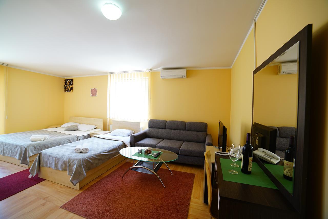 Bed And Breakfast Majesty Ni Εξωτερικό φωτογραφία